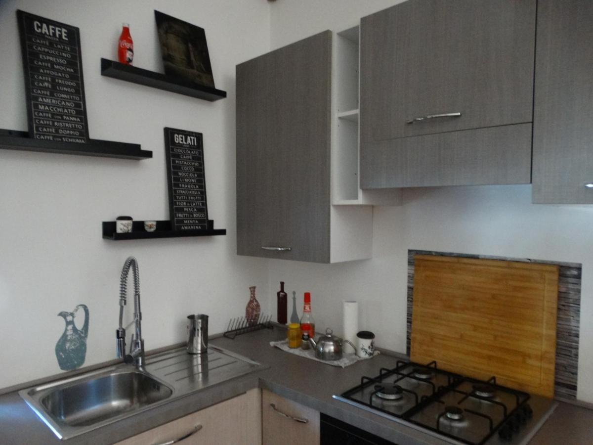 ローマA Casa Di Delia - Stazione Fideneアパートメント エクステリア 写真