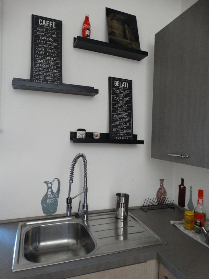 ローマA Casa Di Delia - Stazione Fideneアパートメント エクステリア 写真
