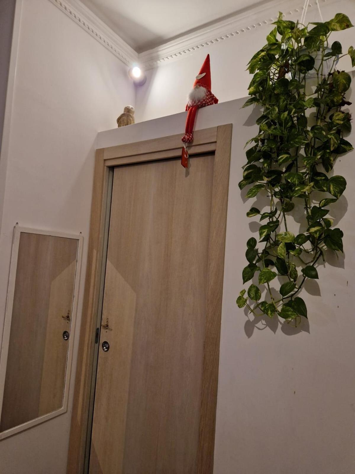 ローマA Casa Di Delia - Stazione Fideneアパートメント エクステリア 写真