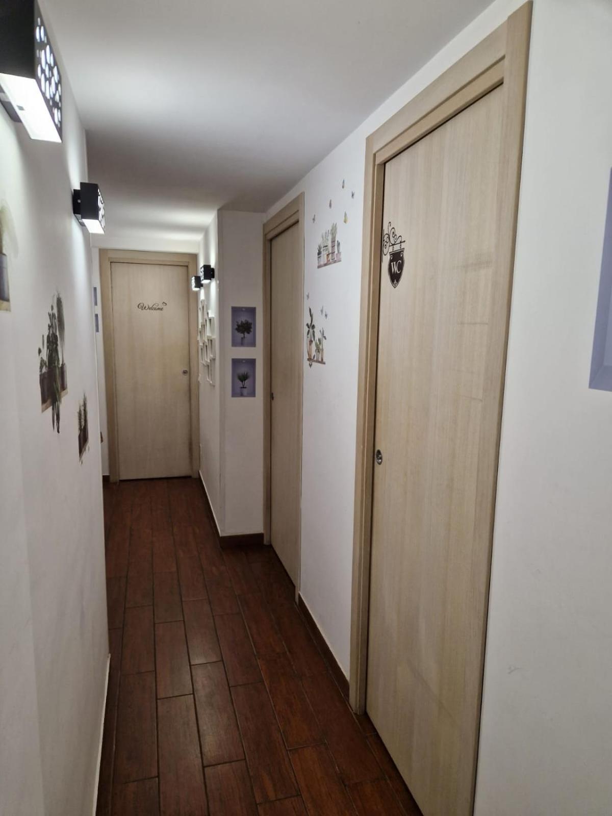 ローマA Casa Di Delia - Stazione Fideneアパートメント エクステリア 写真