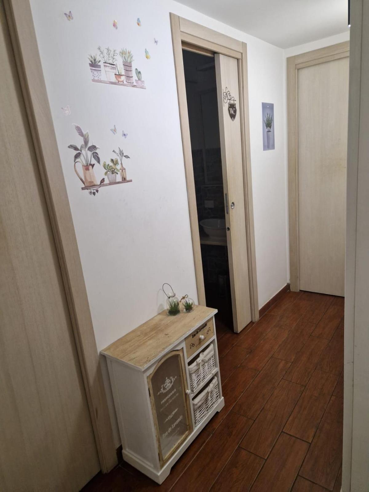 ローマA Casa Di Delia - Stazione Fideneアパートメント エクステリア 写真